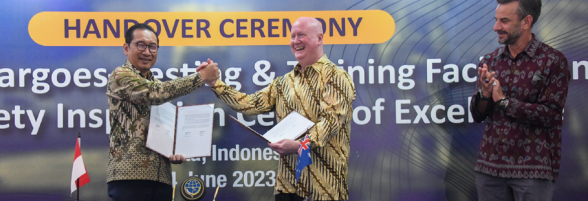 AMSA CEO Mick Kinley and Director General of Sea Transportation Indonesia, Arif Toha