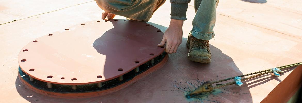 Hatch cover on a ship