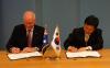 Mr Graham Peachey, AMSA Chief Executive Officer, and Mr Hyun-chul Lim Churl, Assistant Minister for Maritime Affairs and Safety Policy Bureau of the Republic of Korea Ministry of Oceans and Fisheries (MOF) sign the MoU
